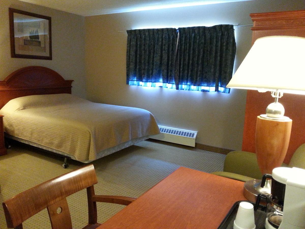 Cudworth Motor Inn Room photo